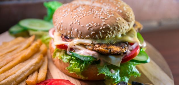 Domaći hamburger pečen na vašem roštilju