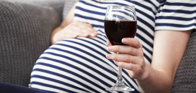 Mnoge trudnice smatraju da čaša vina ne škodi bebi