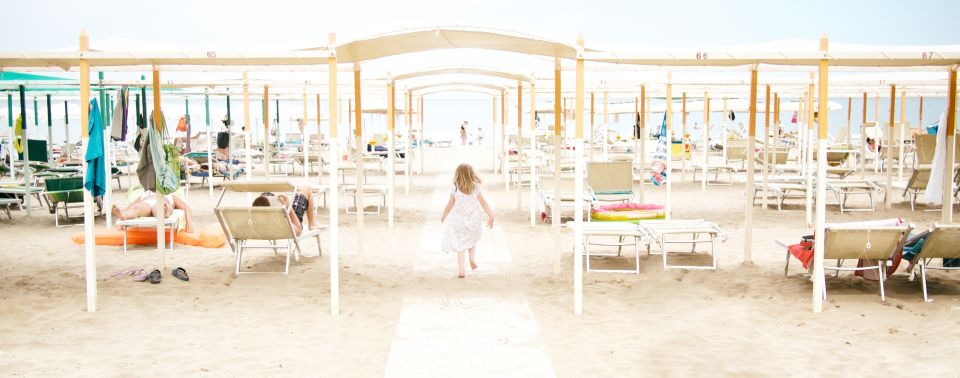 Na što sve treba pripaziti s djeteom na plaži ili bazenu