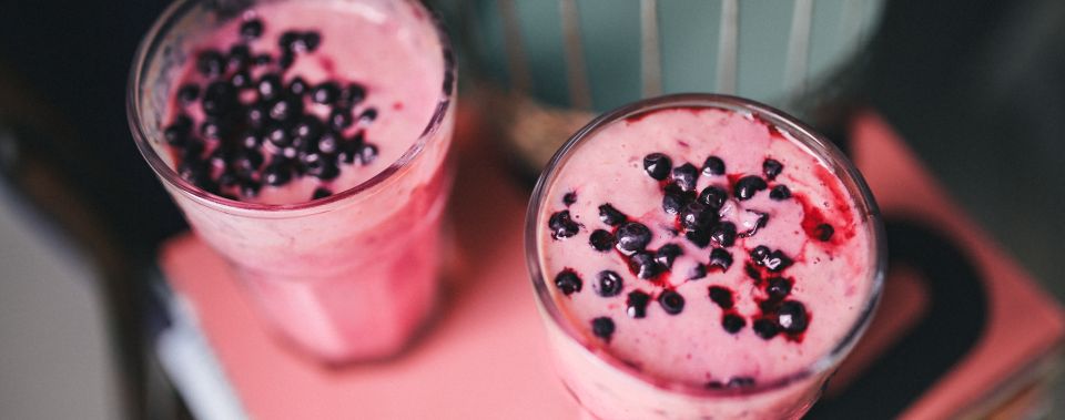 Brzi smoothie od banane i bobičastog voća za djecu: Recept za energiju i bolju koncentraciju