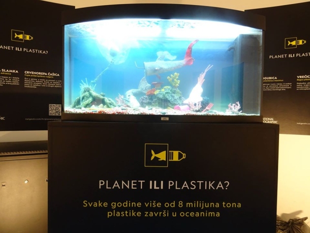 Akvarij u sklopu izložbe Planet ili plastika
