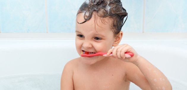 Naučite djecu kako prati zube