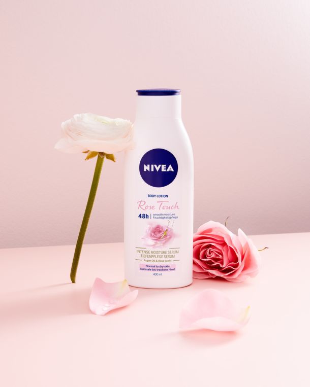 NIVEA Rose Touch losion za tijelo
