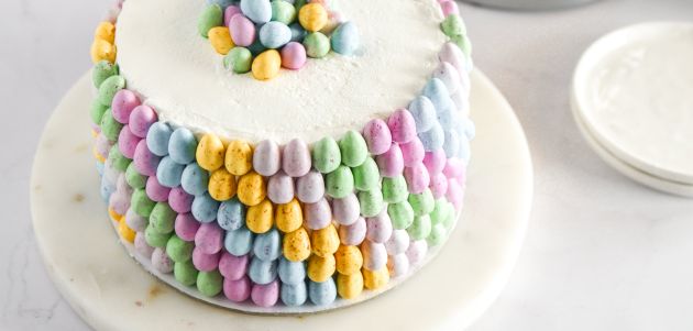 Ova će torta obilježiti Uskrs nježna, kremasta i puna čokoladnih jaja