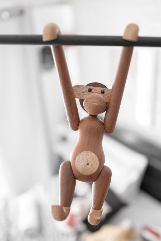 igracka drveni majmun