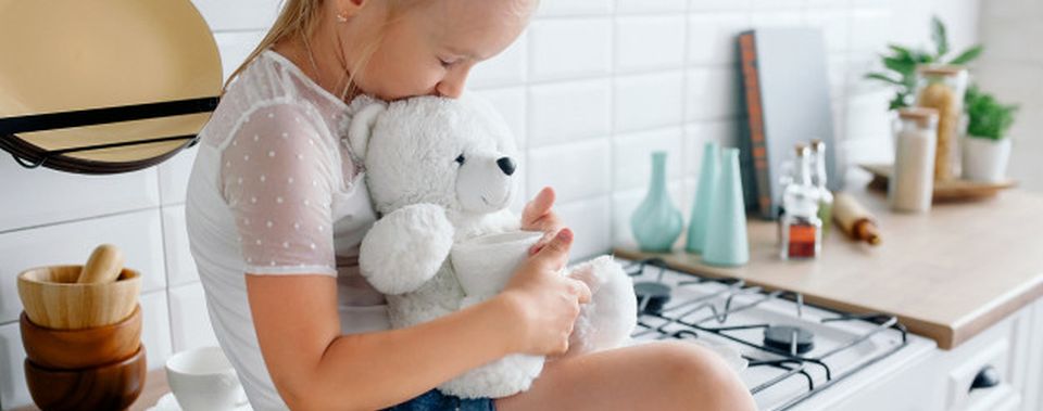 Zašto djeca obožavaju oponašati odrasle – i zašto je to iznimno važno za njihov razvoj