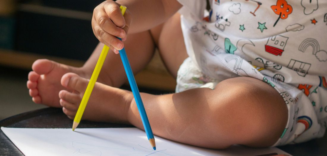 Zašto bebe bacaju stvari na pod? Zašto je to dječja najdr igra?