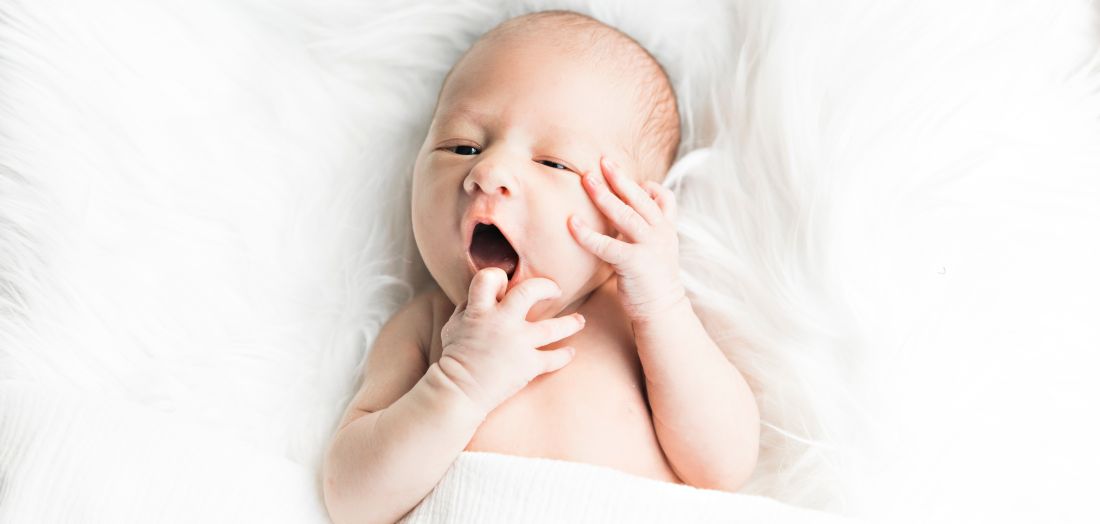 Kako pravilno obući bebu – vodič za roditelje nakon što beba stigne kući