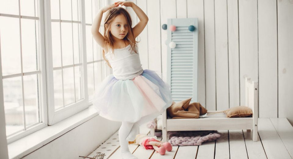 Prelaženje središnje linije tijela: Neurološka super-moć vašeg djeteta koja nema veze s gimnastikom