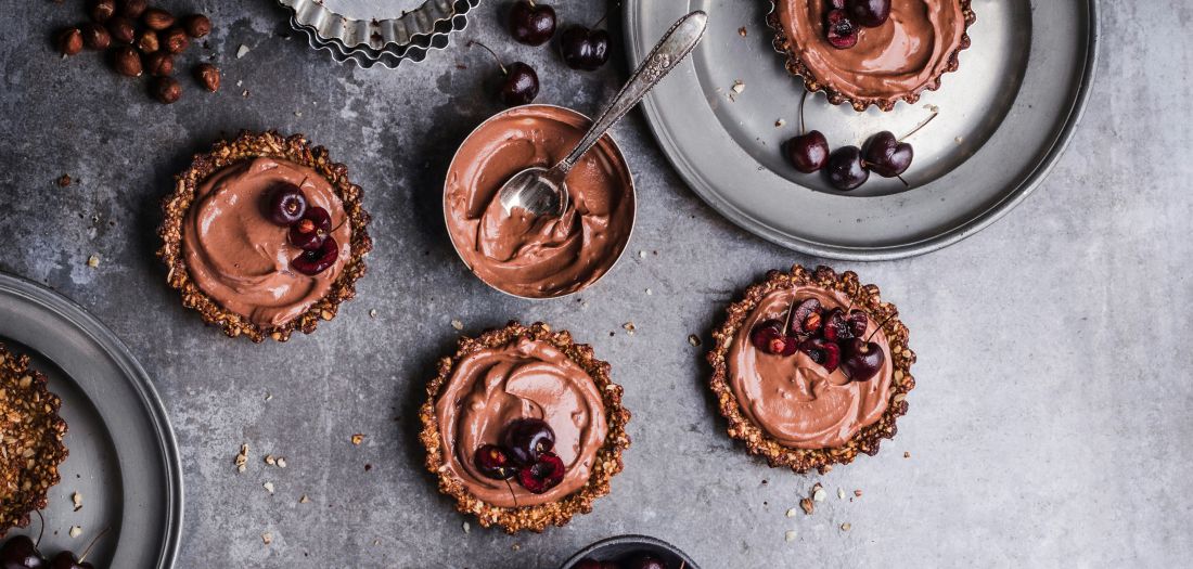 Mini čokoladni tart s trešnjama – brzi recept za dječje rođendane i slatke obiteljske vikende