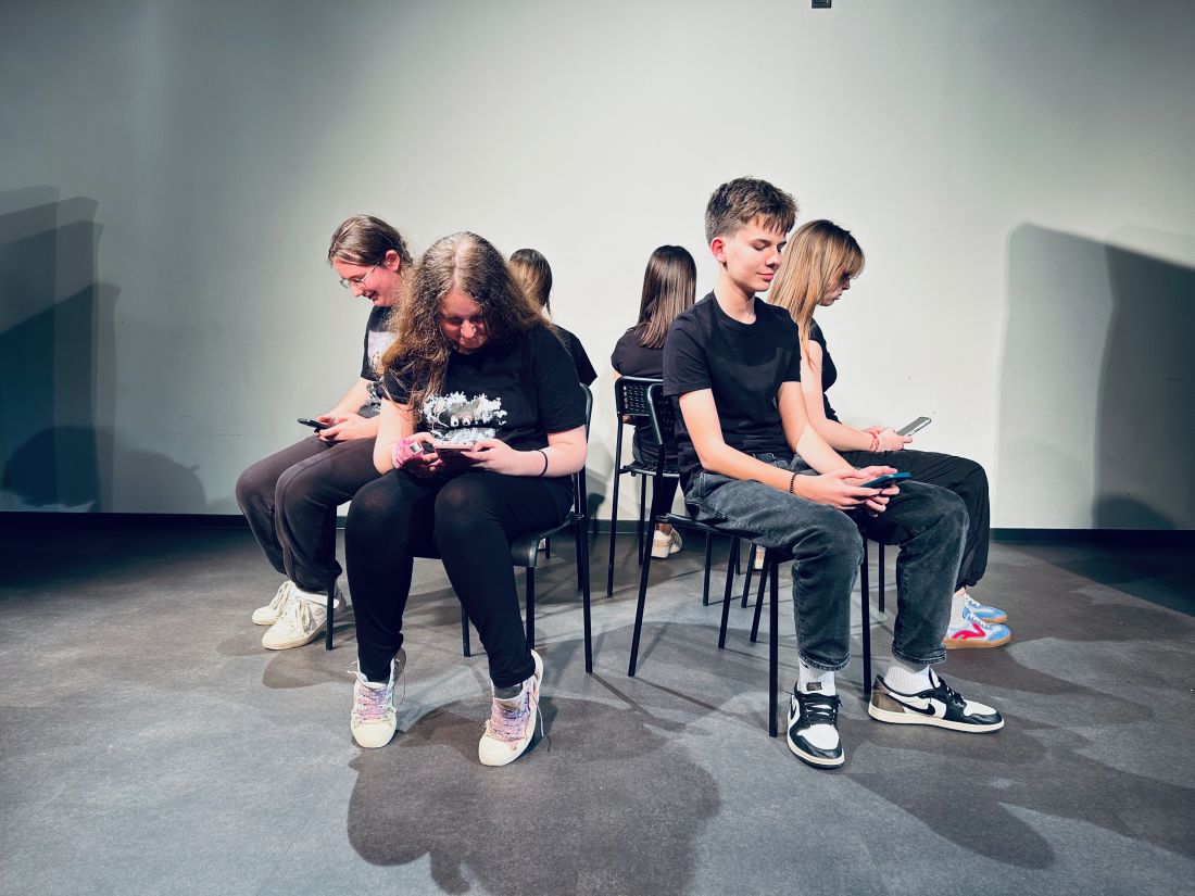 Dramski studij Teatra Tirena djeca glumci vjezbaju za predsatvu
