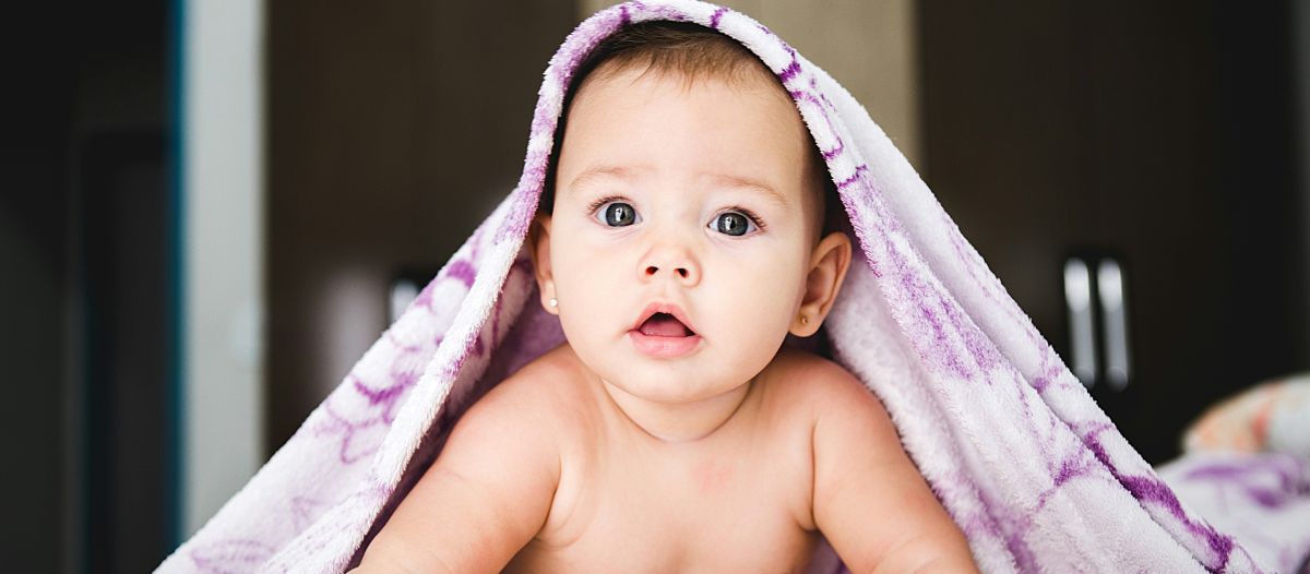 Zašto se male bebe obožavaju igrati skrivača s dekicom?