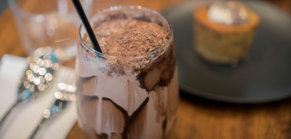 Energetski shake boost u čaši - moćni spoj čokolade i kikirikija koji ćete rado dijeliti sa svojom djecom