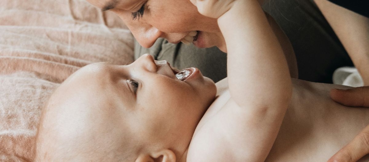 Uporna ljetna gljivica – kako prepoznati i uspješno liječiti ljetni soor kod beba i mama