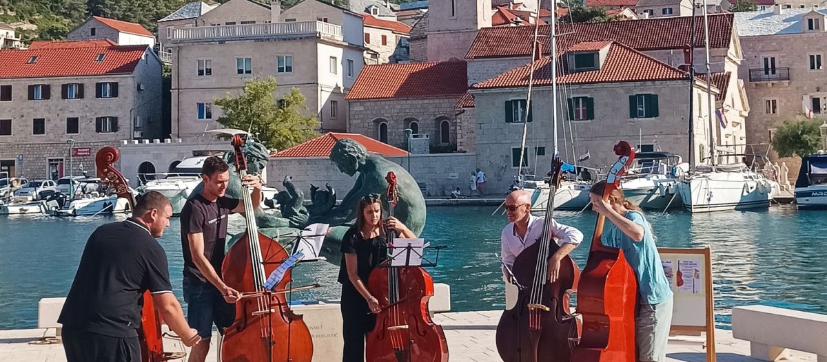 Pučišća ponovno postaju međunarodno središte mladih glazbenih talenata – počela je Međunarodna ljetna glazbena škola